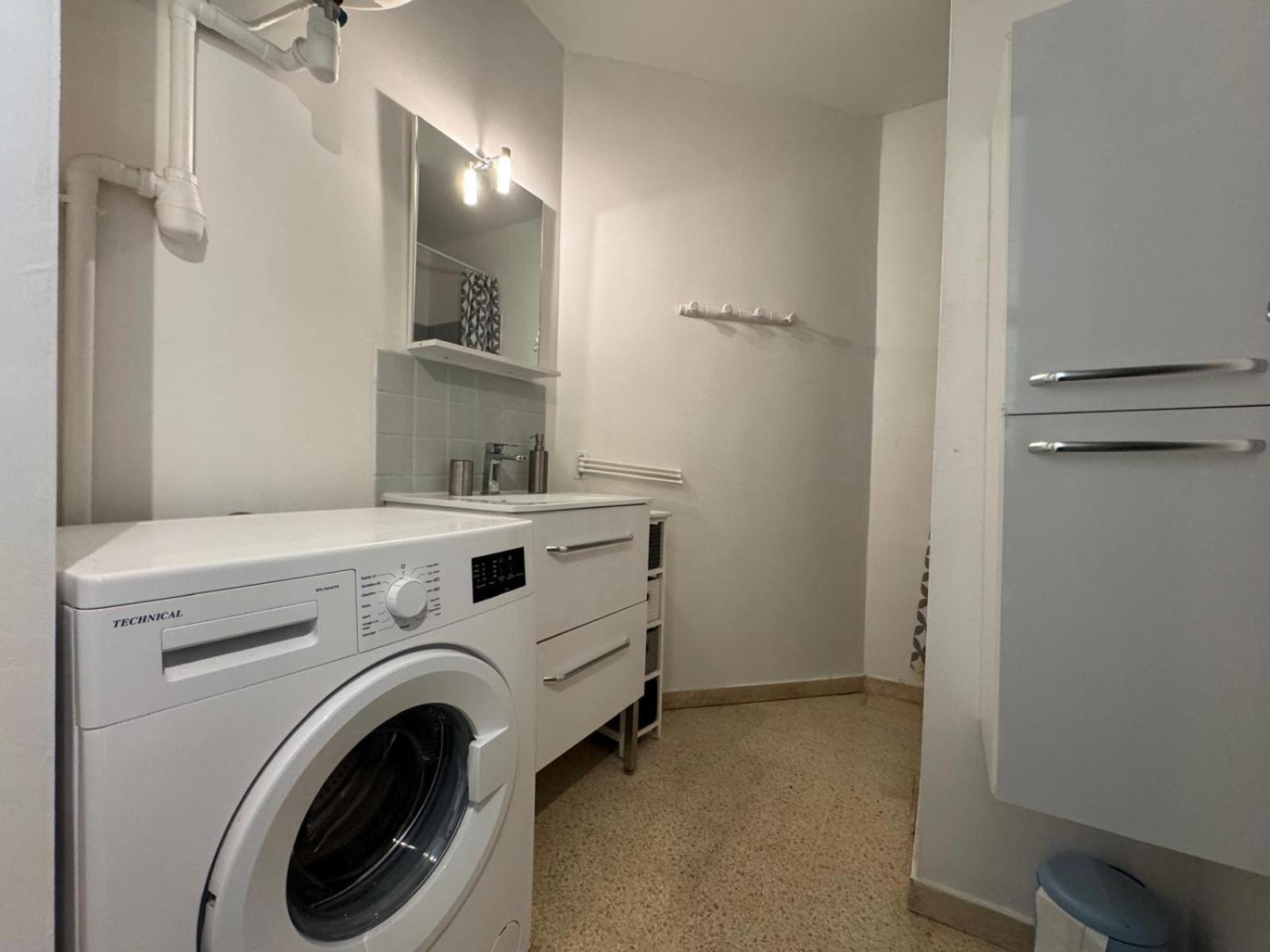 Sol-Y-Days Goelette: Charming Ground Floor Apartment with Parking Near City Center and Beach Le Grau-du-Roi Exterior photo