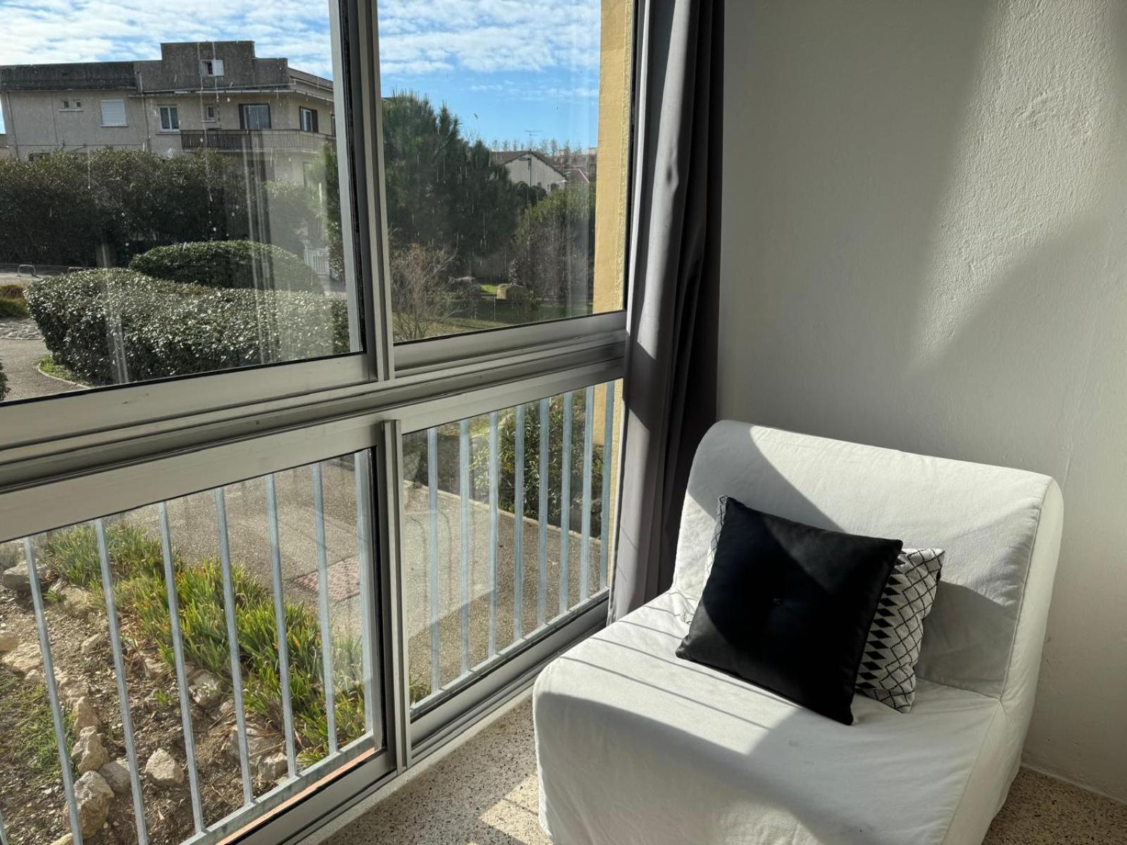 Sol-Y-Days Goelette: Charming Ground Floor Apartment with Parking Near City Center and Beach Le Grau-du-Roi Exterior photo